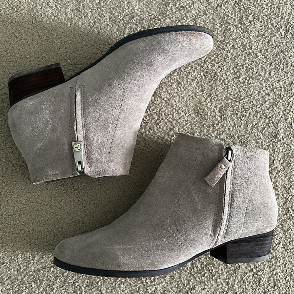 Suede light beige booties